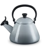Le Creuset Kone Fluitketel 1,6 Liter Staal Mist Grey -Winkel voor professionele keukenbenodigdheden lc 20201215 zs ps fs 40101025410000 001